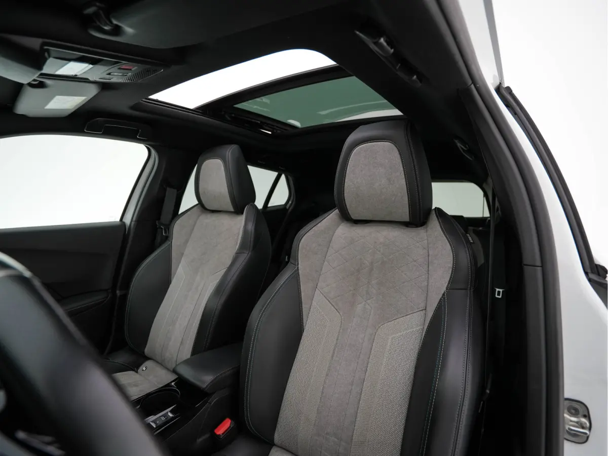 EV GT Pack 50 kWh [3-Fase-11kW] {SoH-88%} (INCL-BTW) * HEATPUMP | PANO |  LEATHER-ALCANTARA| DIGI-COCKPIT | FULL-LED | BLIS | KEYLESS | CAMERA | CARPLAY | DAB+ | NAVI-FULLMAP | ECC | PDC | S
