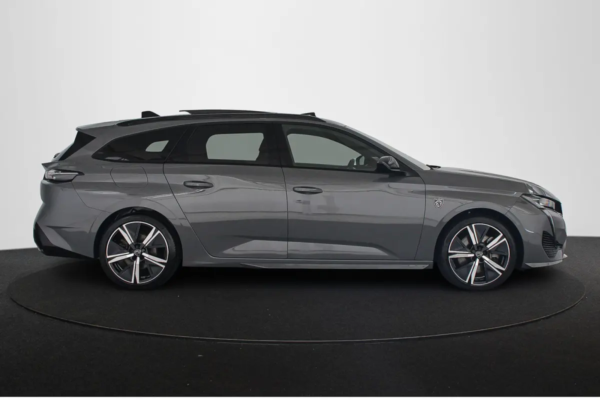 1.6 Plug-in Hybrid 180 GT Pano Trekhaak Stuur-Stoelverwarming Massage 360 Camera