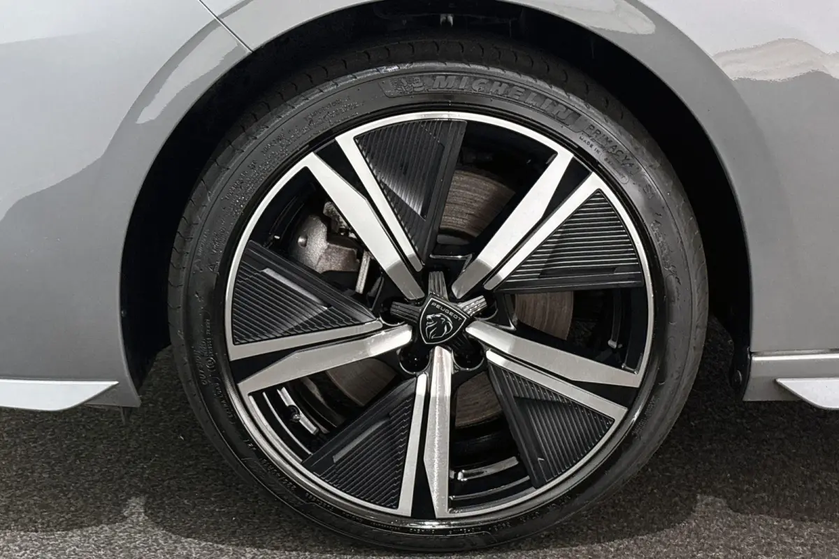 1.6 Plug-in Hybrid 180 GT Pano Trekhaak Stuur-Stoelverwarming Massage 360 Camera