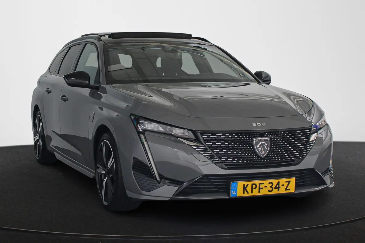 1.6 Plug-in Hybrid 180 GT Pano Trekhaak Stuur-Stoelverwarming Massage 360 Camera