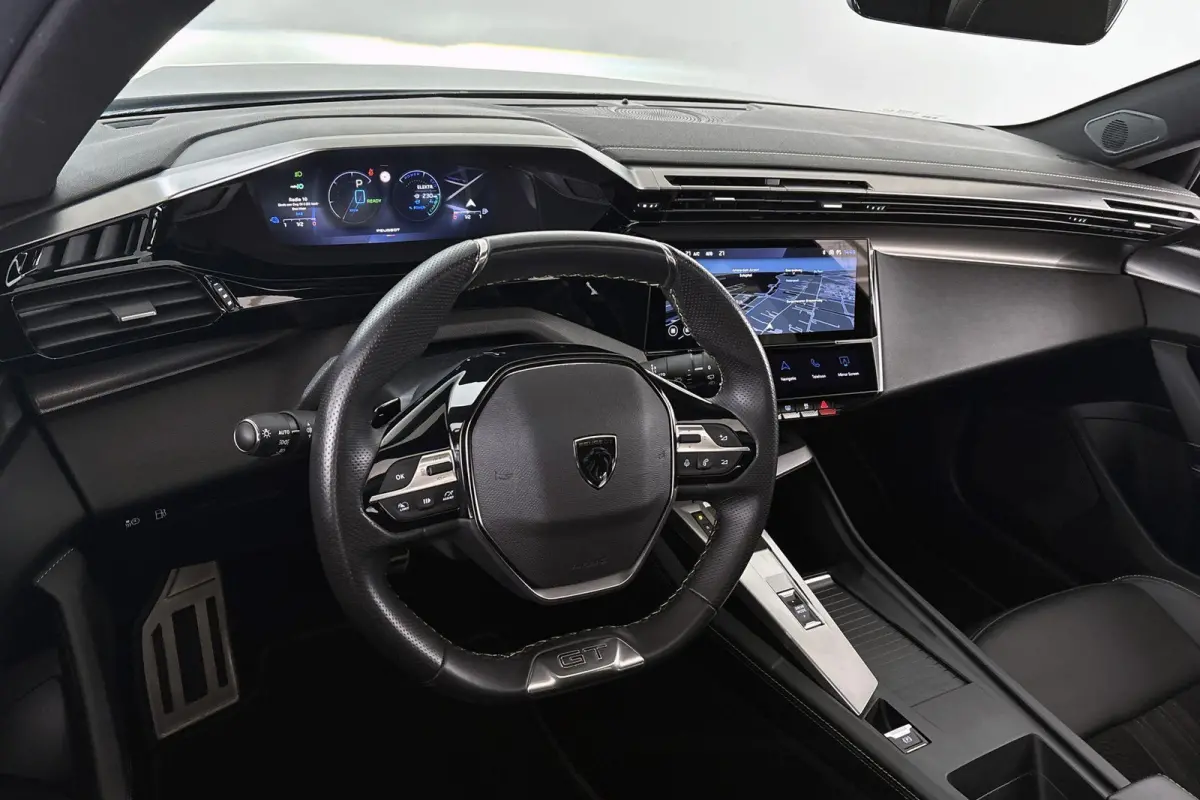1.6 Plug-in Hybrid 180 GT Pano Trekhaak Stuur-Stoelverwarming Massage 360 Camera