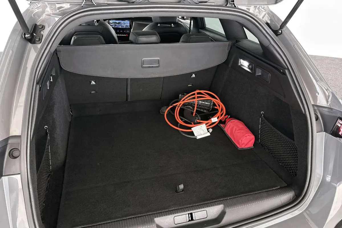 1.6 Plug-in Hybrid 180 GT Pano Trekhaak Stuur-Stoelverwarming Massage 360 Camera