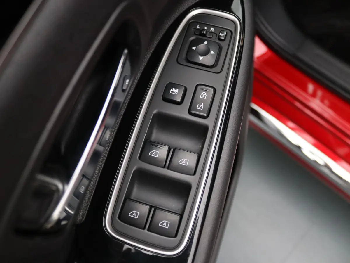 2.4 PHEV 225pk Intense Camera