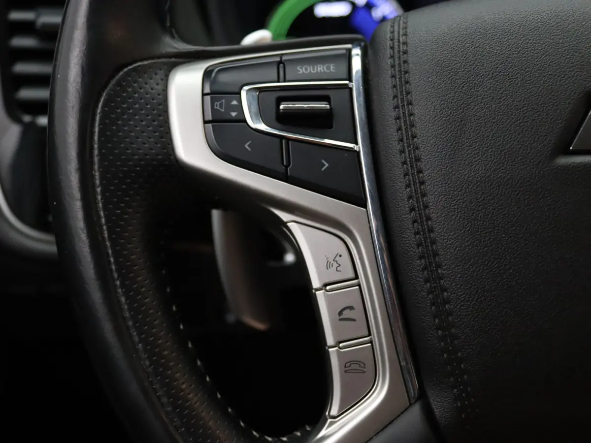 2.4 PHEV 225pk Intense Camera