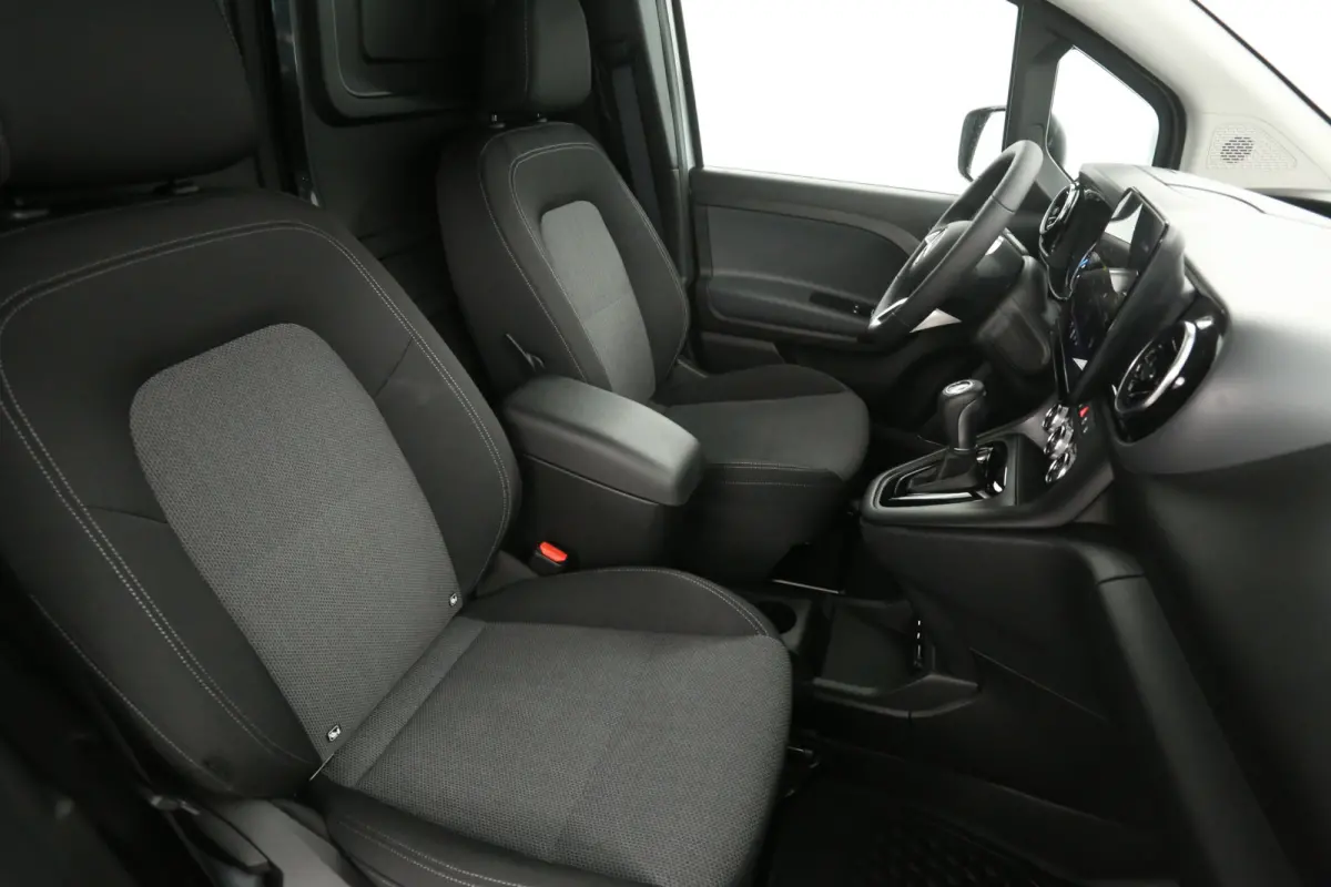 112 51 kWh | NIEUW | Snelladen | SOH 99% | 1400kg Trekgew. | Clima | Camera | Cruise | Carplay | Navi | Stoel/Stuurverw.