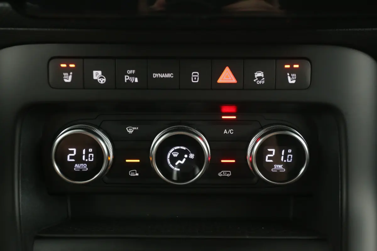 112 51 kWh | NIEUW | Snelladen | SOH 99% | 1400kg Trekgew. | Clima | Camera | Cruise | Carplay | Navi | Stoel/Stuurverw.