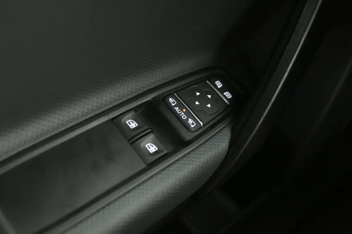 112 51 kWh | NIEUW | Snelladen | SOH 99% | 1400kg Trekgew. | Clima | Camera | Cruise | Carplay | Navi | Stoel/Stuurverw.