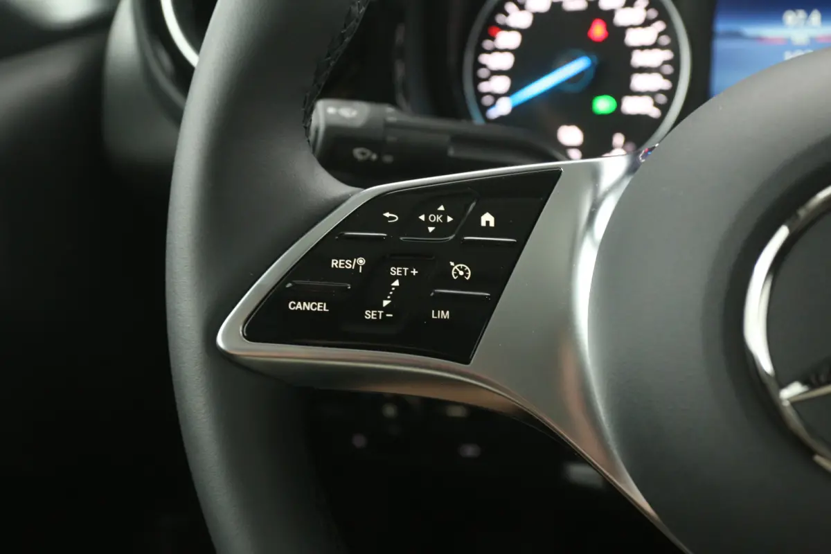 112 51 kWh | NIEUW | Snelladen | SOH 99% | 1400kg Trekgew. | Clima | Camera | Cruise | Carplay | Navi | Stoel/Stuurverw.