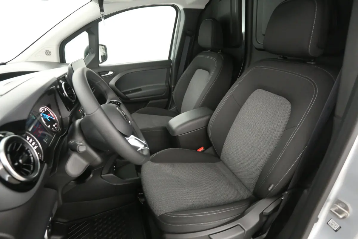 112 51 kWh | NIEUW | Snelladen | SOH 99% | 1400kg Trekgew. | Clima | Camera | Cruise | Carplay | Navi | Stoel/Stuurverw.
