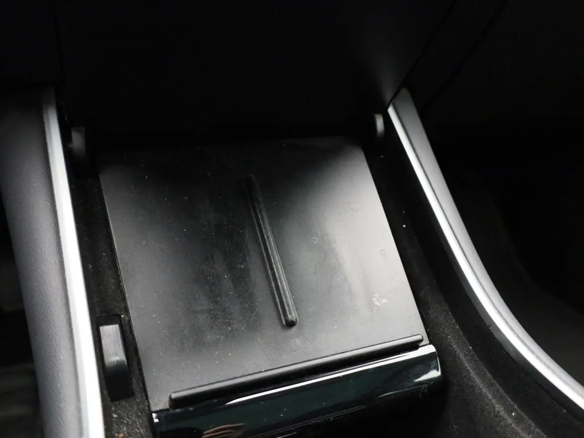 Standard RWD Plus 60 kWh | Panoramadak | Stoelverwarming | Climate Control | LED |