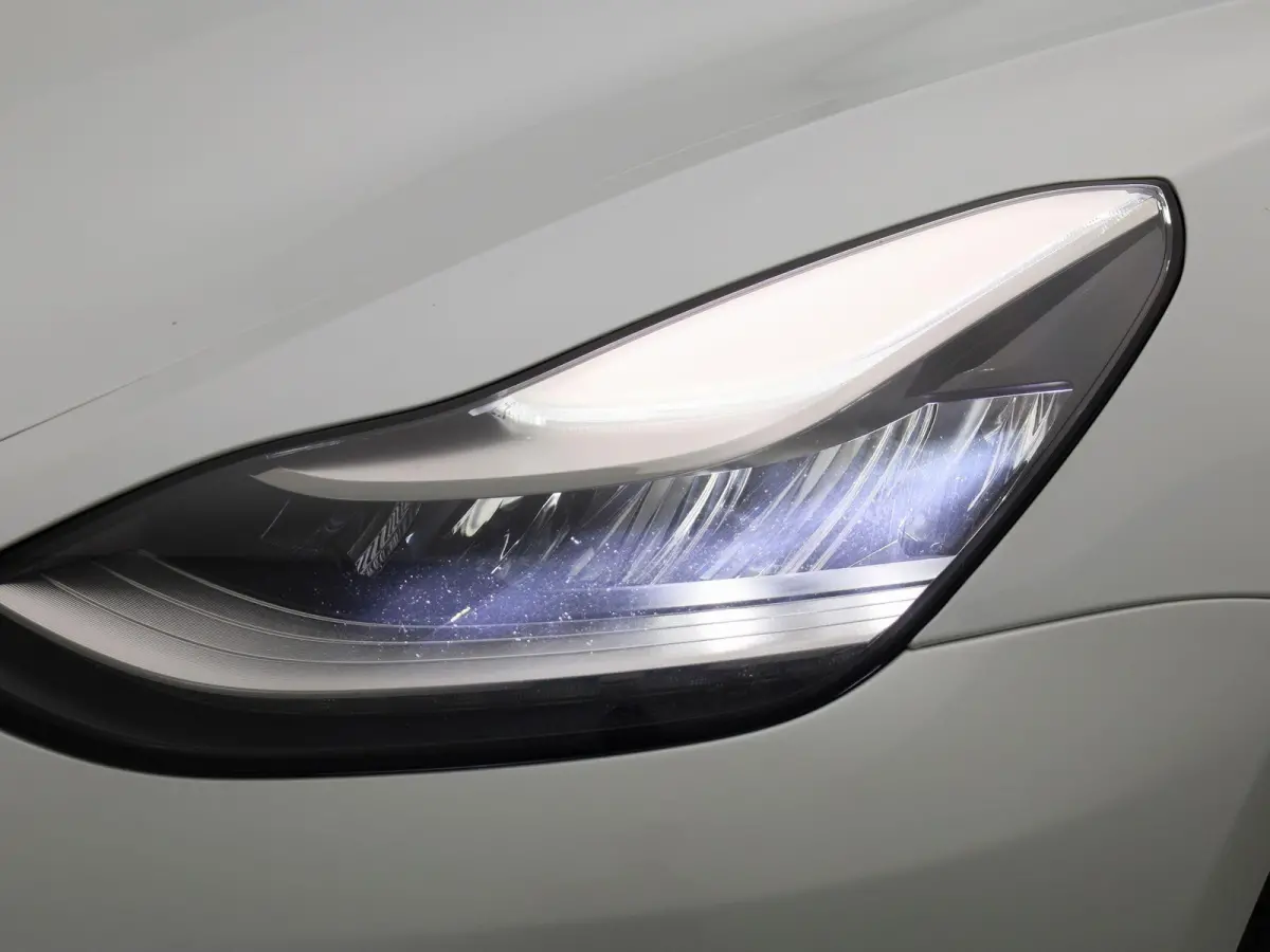 Standard RWD Plus 60 kWh | Panoramadak | Stoelverwarming | Climate Control | LED |