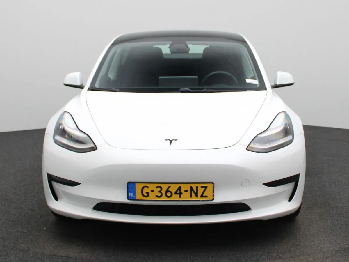 Standard RWD Plus 60 kWh | Panoramadak | Stoelverwarming | Climate Control | LED |