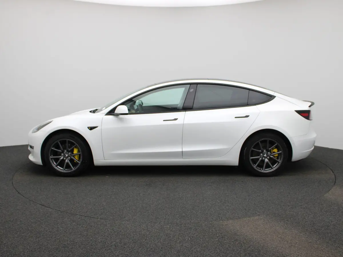 Standard RWD Plus 60 kWh | Panoramadak | Stoelverwarming | Climate Control | LED |