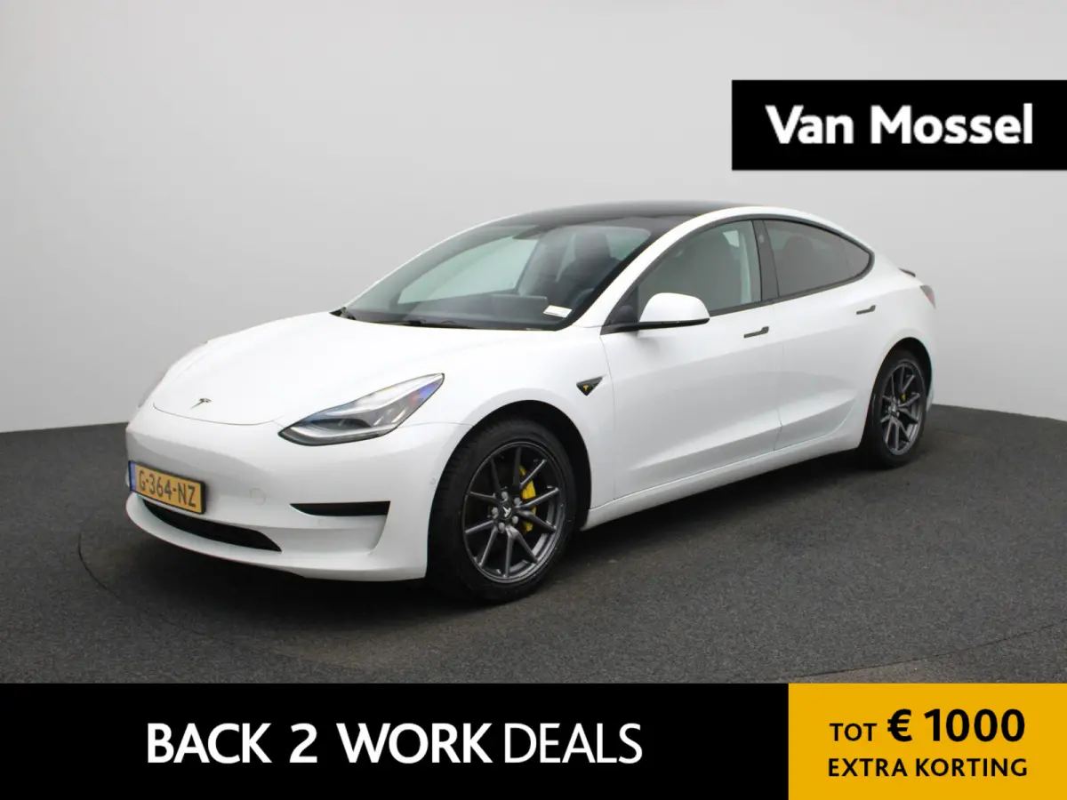 Standard RWD Plus 60 kWh | Panoramadak | Stoelverwarming | Climate Control | LED |