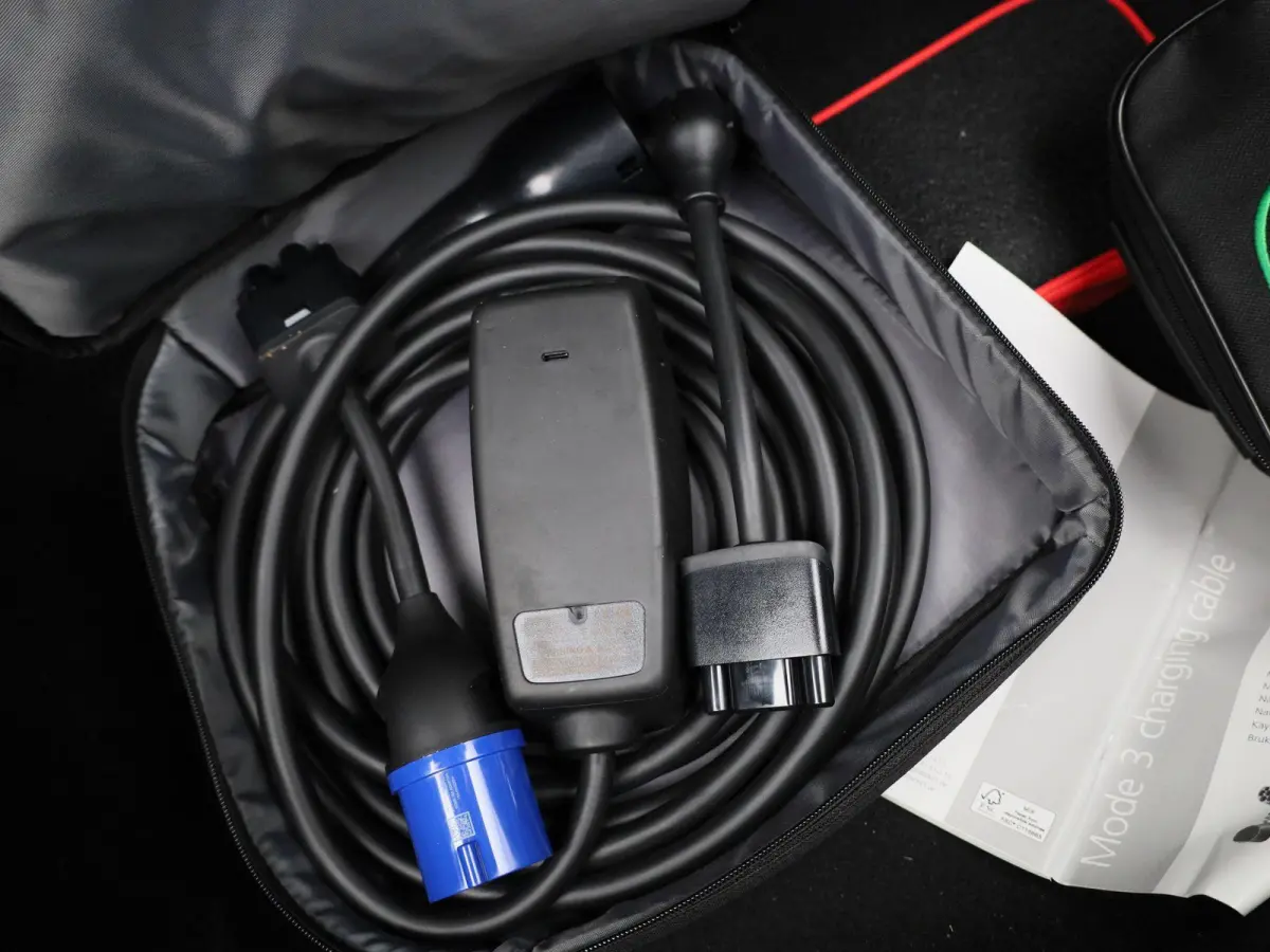 Standard RWD Plus 60 kWh | Panoramadak | Stoelverwarming | Climate Control | LED |