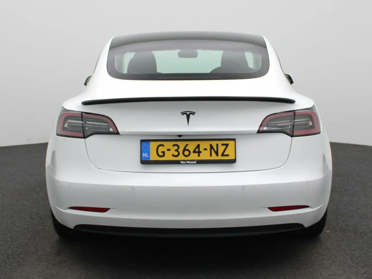 Standard RWD Plus 60 kWh | Panoramadak | Stoelverwarming | Climate Control | LED |