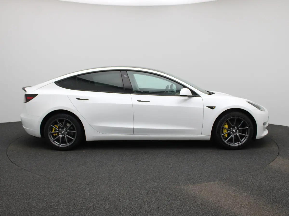 Standard RWD Plus 60 kWh | Panoramadak | Stoelverwarming | Climate Control | LED |