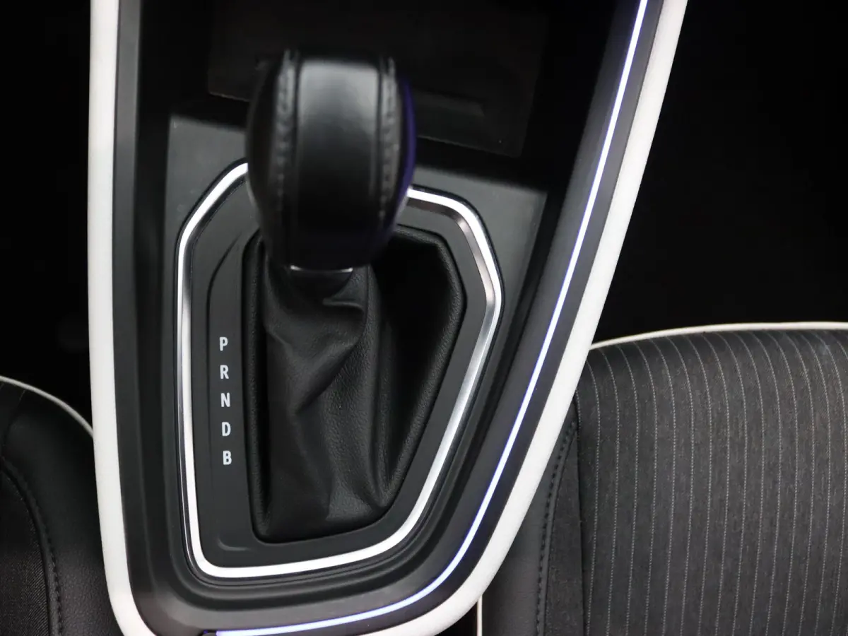 E-Tech Hybrid 145pk Techno