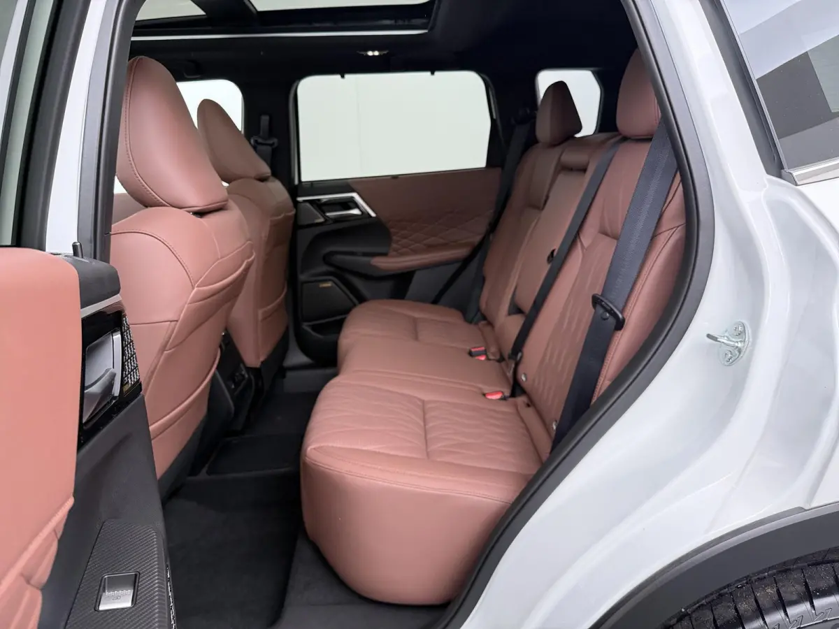 2.4 PHEV Instyle+ | Nu met €4.000,- voorraadvoordeel! | 360° Camera | Adaptive Cruise Control | Elektrische Stoelen | Navigatie | Schuif- / kanteldak | Stoel- en Stuurverwarming | Stoelve