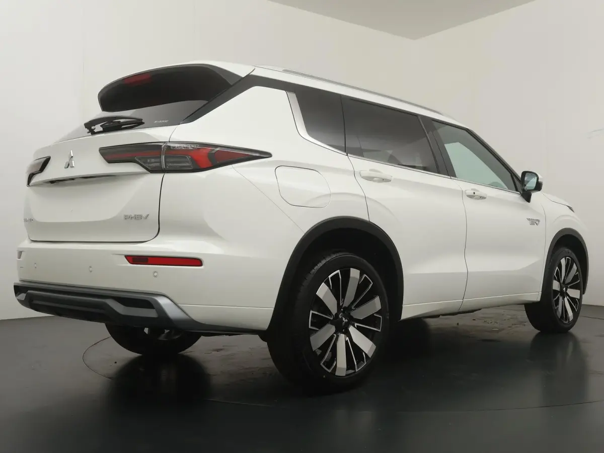 2.4 PHEV Instyle+ | Nu met €4.000,- voorraadvoordeel! | 360° Camera | Adaptive Cruise Control | Elektrische Stoelen | Navigatie | Schuif- / kanteldak | Stoel- en Stuurverwarming | Stoelve