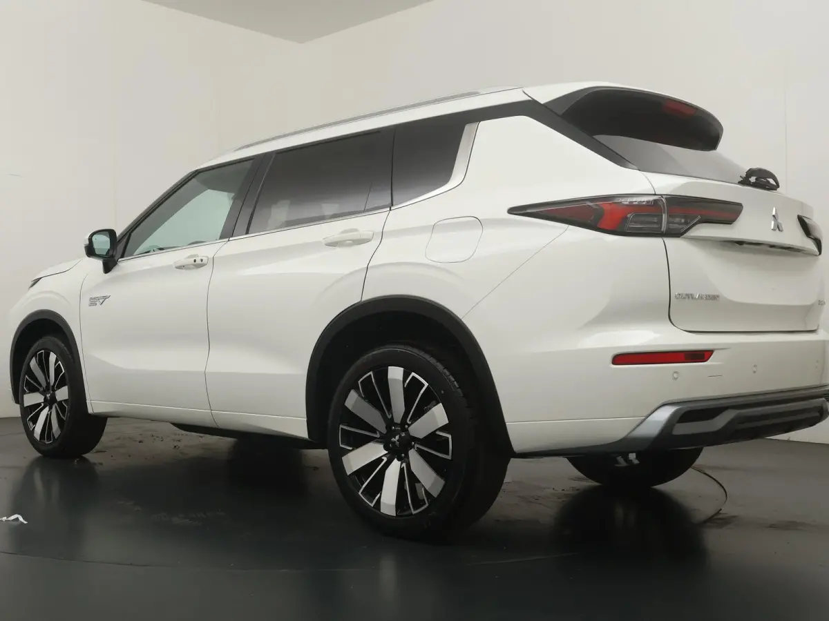 2.4 PHEV Instyle+ | Nu met €4.000,- voorraadvoordeel! | 360° Camera | Adaptive Cruise Control | Elektrische Stoelen | Navigatie | Schuif- / kanteldak | Stoel- en Stuurverwarming | Stoelve