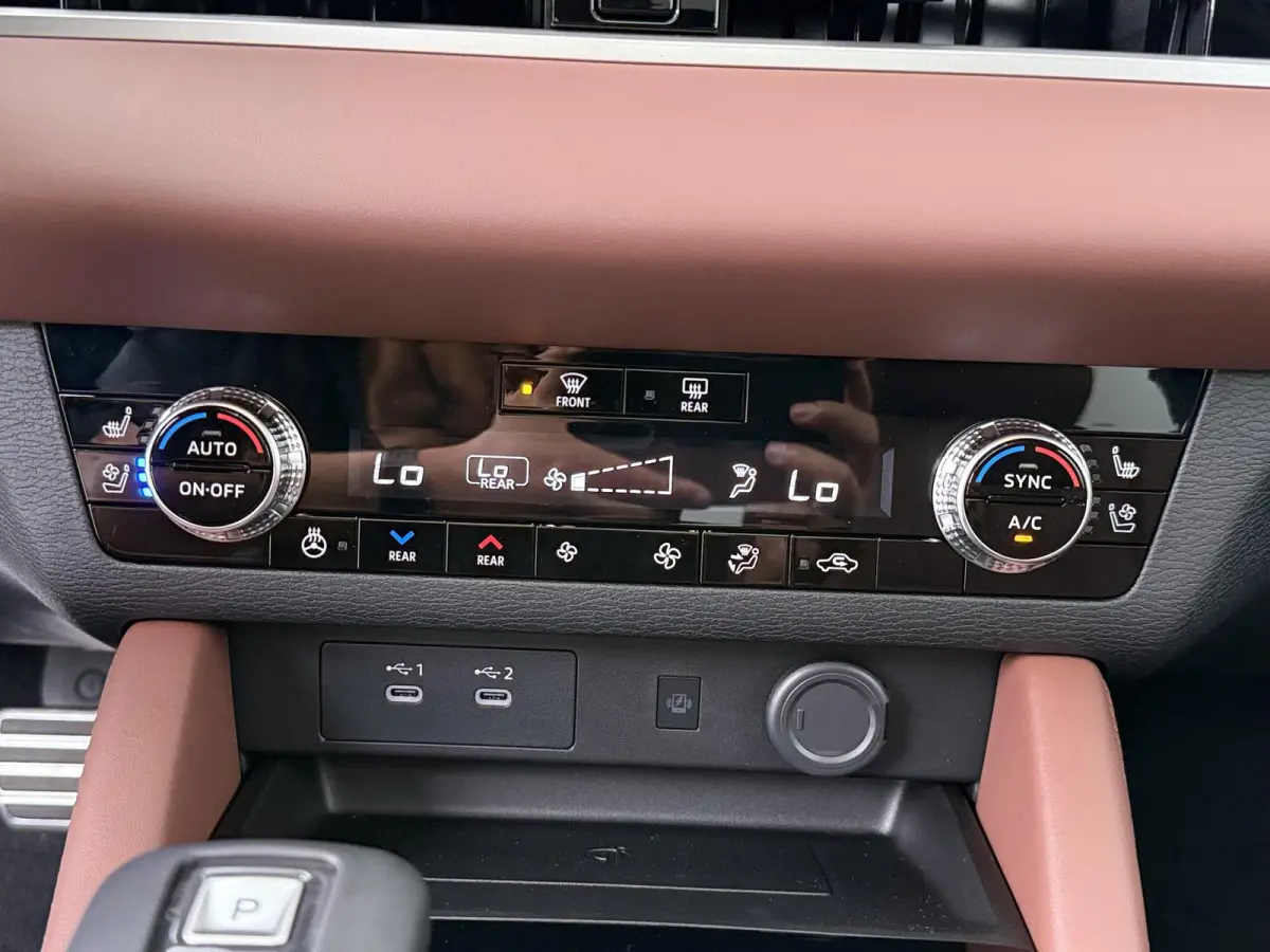 2.4 PHEV Instyle+ | Nu met €4.000,- voorraadvoordeel! | 360° Camera | Adaptive Cruise Control | Elektrische Stoelen | Navigatie | Schuif- / kanteldak | Stoel- en Stuurverwarming | Stoelve