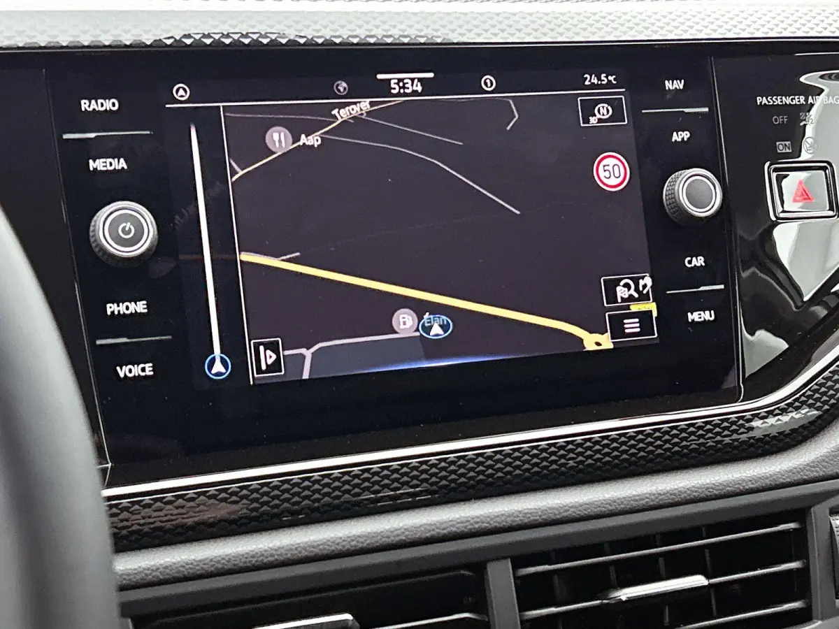 1.0 TSI Life Edition 95 PK | Camera | Climate control | Apple Carplay | Parkeersensoren achter | Navigatie | 15" Lichtmetalen velgen | LED koplampen | Android Auto | Telefoon draadloos laden
