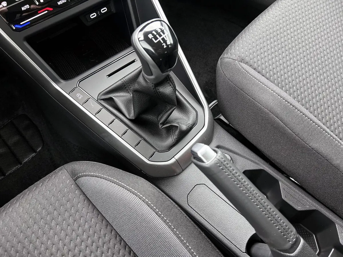 1.0 TSI Life Edition 95 PK | Camera | Climate control | Apple Carplay | Parkeersensoren achter | Navigatie | 15" Lichtmetalen velgen | LED koplampen | Android Auto | Telefoon draadloos laden