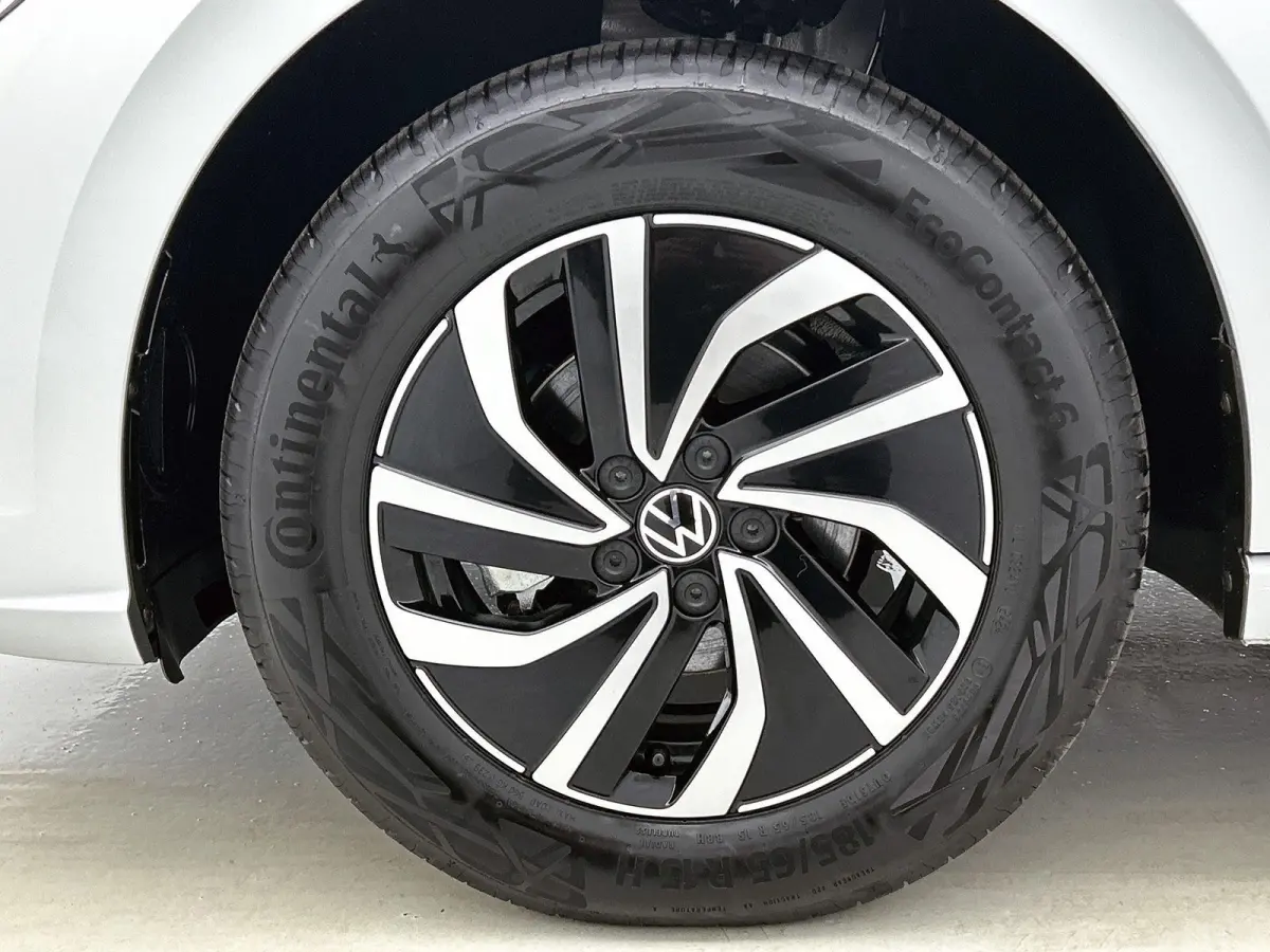 1.0 TSI Life Edition 95 PK | Camera | Climate control | Apple Carplay | Parkeersensoren achter | Navigatie | 15" Lichtmetalen velgen | LED koplampen | Android Auto | Telefoon draadloos laden