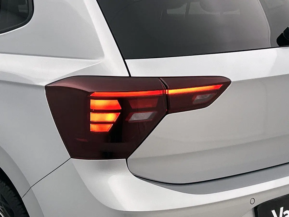 1.0 TSI Life Edition 95 PK | Camera | Climate control | Apple Carplay | Parkeersensoren achter | Navigatie | 15" Lichtmetalen velgen | LED koplampen | Android Auto | Telefoon draadloos laden
