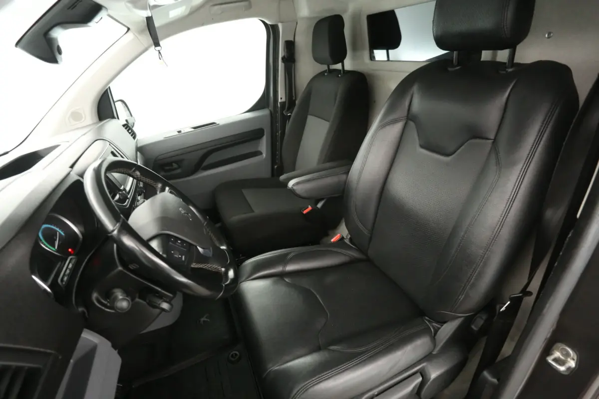 Elektrisch 75 kWh L2H1 Long Range | Snelladen | SOH 89% | Airco | Cruise | Carplay | Parkeersens.