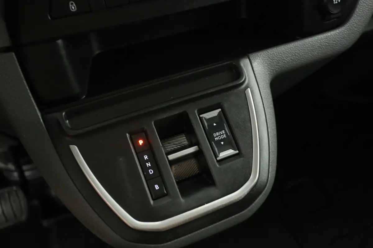 Elektrisch 75 kWh L2H1 Long Range | Snelladen | SOH 89% | Airco | Cruise | Carplay | Parkeersens.