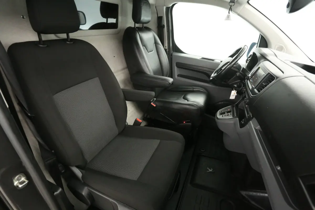 Elektrisch 75 kWh L2H1 Long Range | Snelladen | SOH 89% | Airco | Cruise | Carplay | Parkeersens.