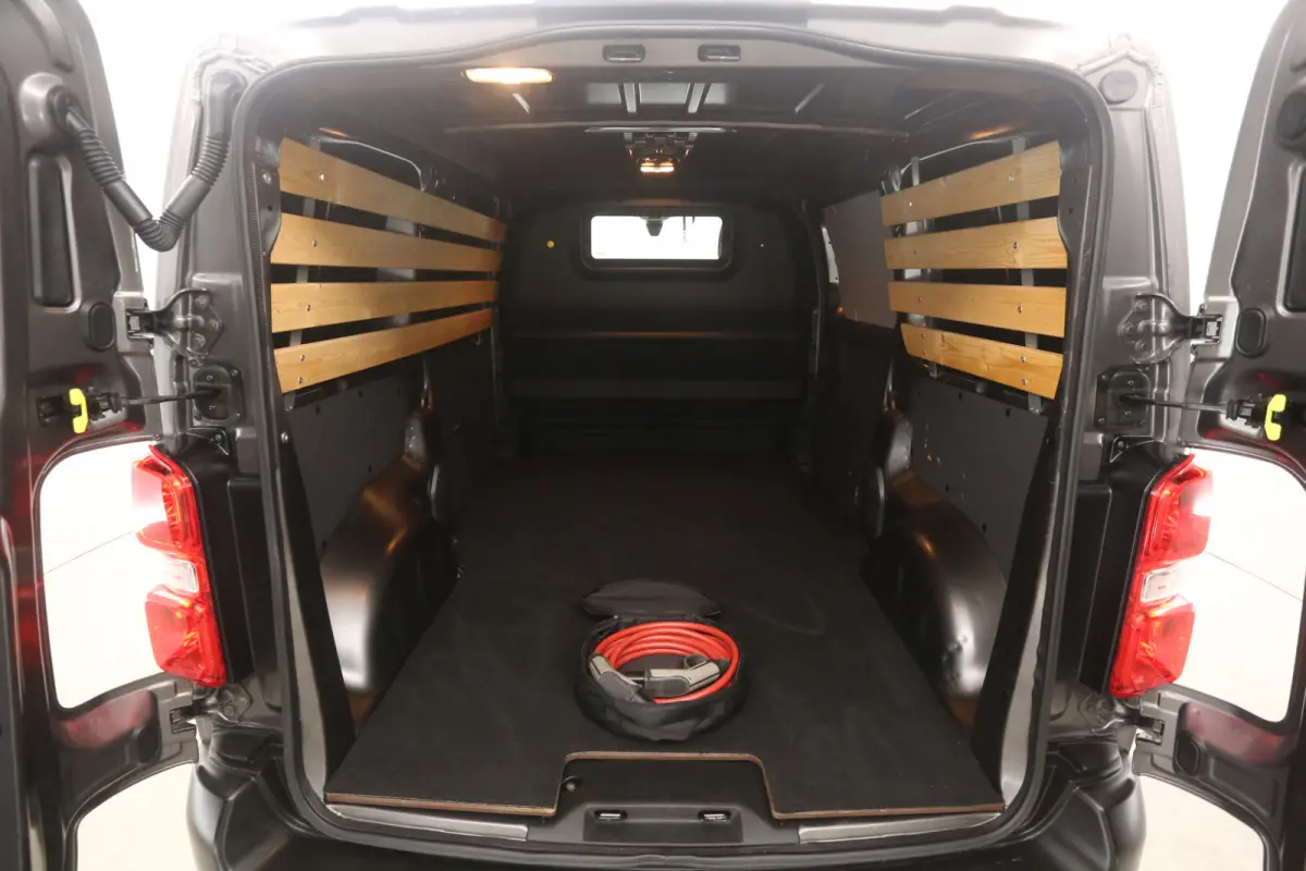 Elektrisch 75 kWh L2H1 | Snelladen | SOH 90% | Airco | Cruise | Camera | Carplay | Parkeersens.