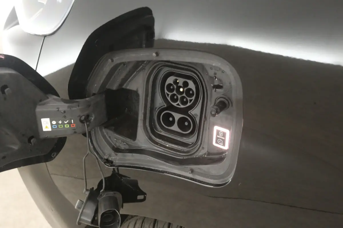Elektrisch 75 kWh L2H1 | Snelladen | SOH 91% | Airco | Cruise | Camera | Carplay | 3 Zits | Navi