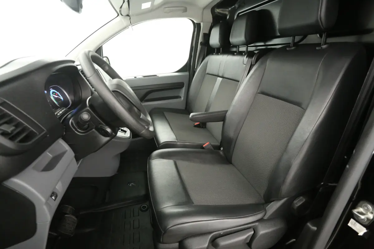 Elektrisch 75 kWh L2H1 | Snelladen | SOH 91% | Airco | Cruise | Camera | Carplay | 3 Zits | Navi