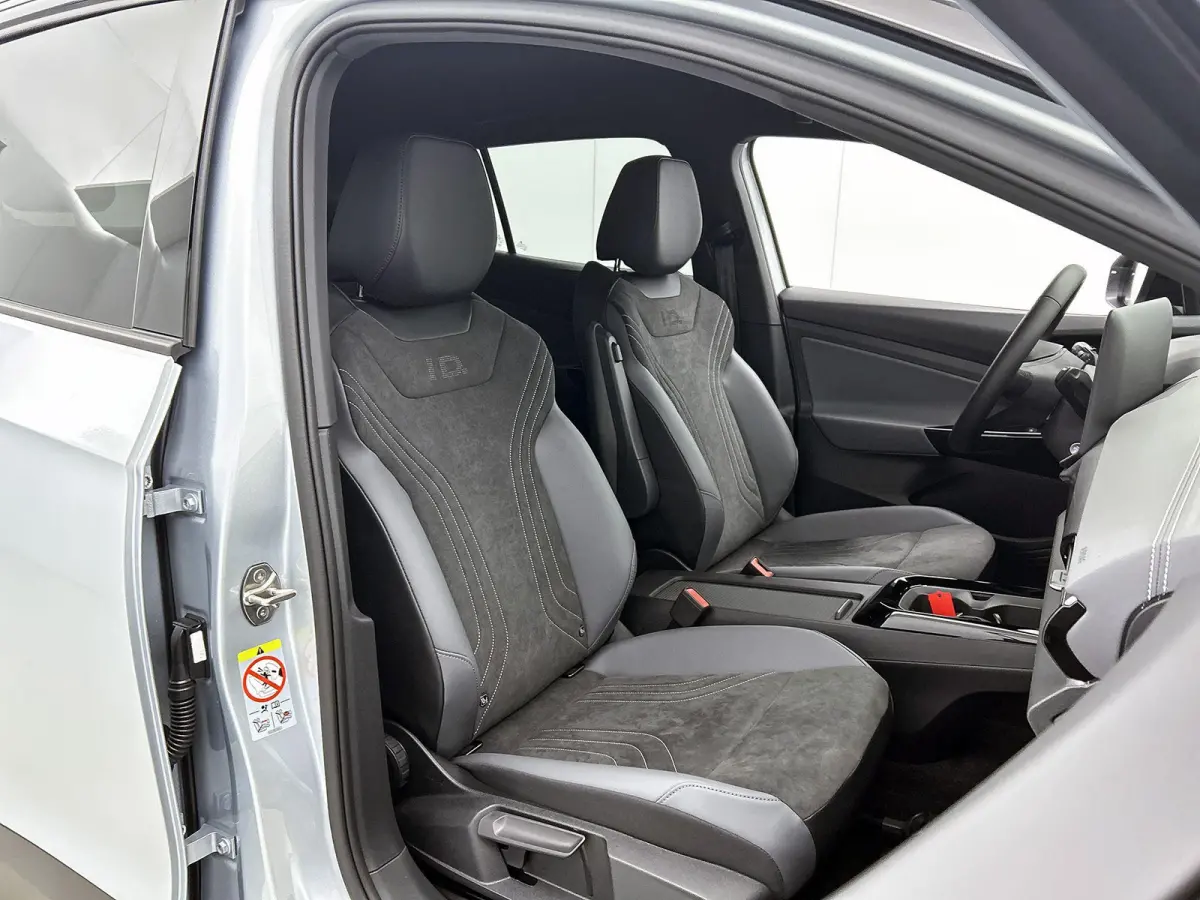 Pro Limited Edition 77 kWh 286 PK | Apple Carplay | Navigatie | Dodehoeksensoren | Camera | Keyless access | Ruiten getint | Android Auto | LED koplampen | 19" Lichtmetalen velgen | Adaptiev