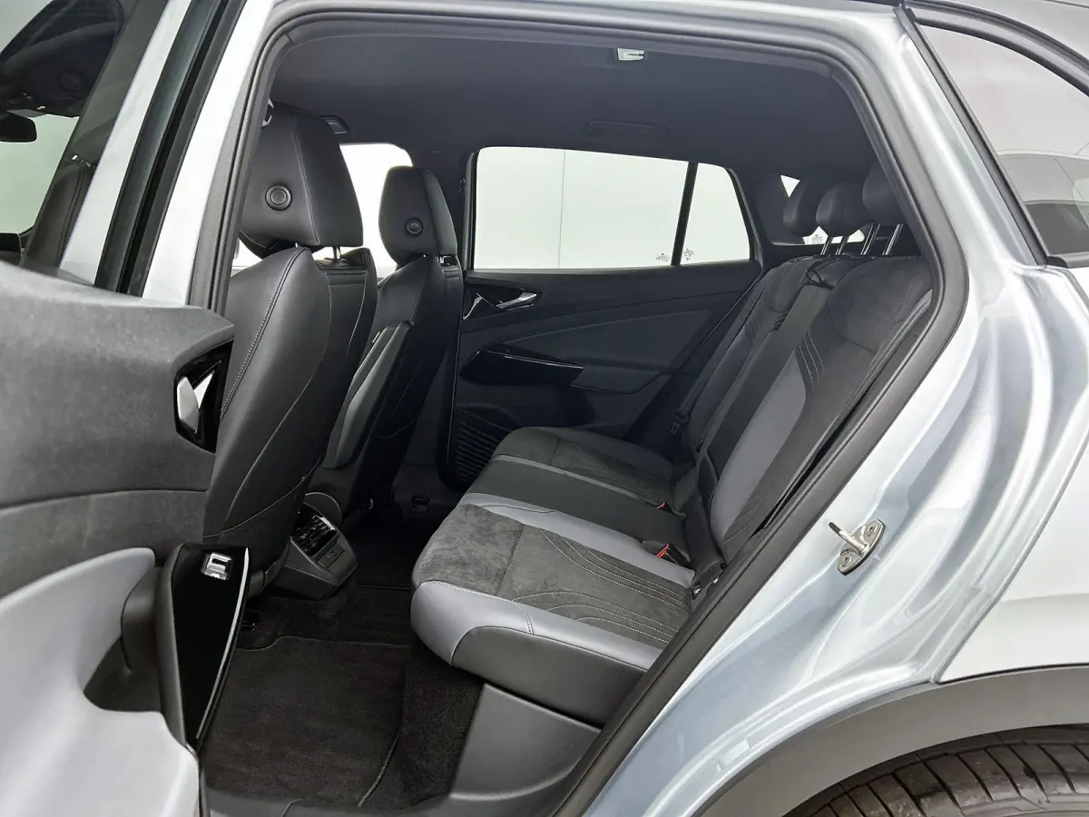 Pro Limited Edition 77 kWh 286 PK | Apple Carplay | Navigatie | Dodehoeksensoren | Camera | Keyless access | Ruiten getint | Android Auto | LED koplampen | 19" Lichtmetalen velgen | Adaptiev