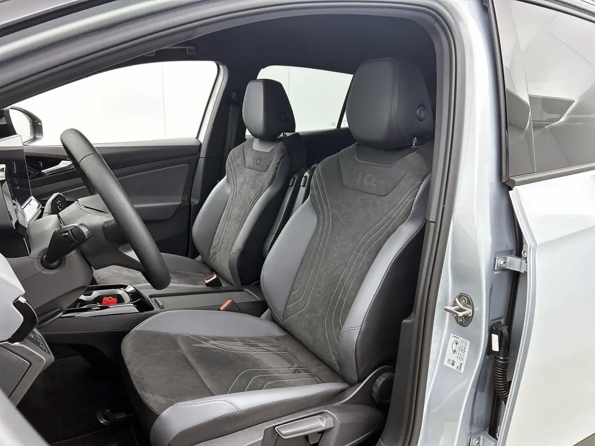 Pro Limited Edition 77 kWh 286 PK | Apple Carplay | Navigatie | Dodehoeksensoren | Camera | Keyless access | Ruiten getint | Android Auto | LED koplampen | 19" Lichtmetalen velgen | Adaptiev