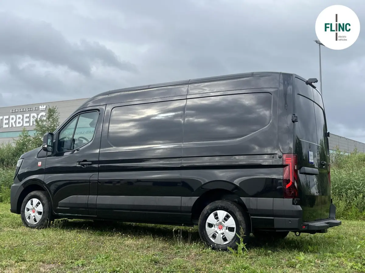 Trucks Red T35 L2H2 Extra long range 87 kWh