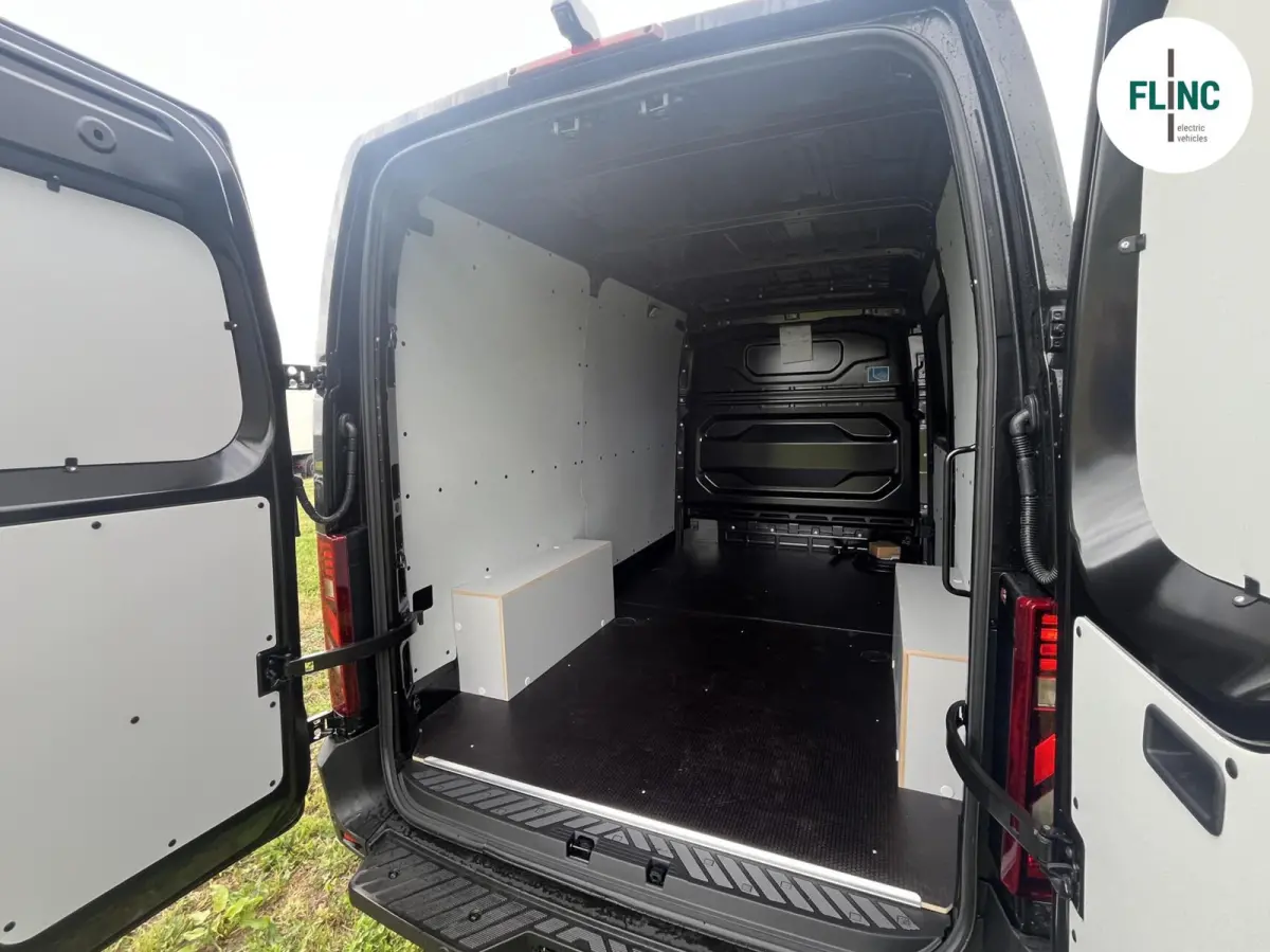 Trucks Red T35 L2H2 Extra long range 87 kWh