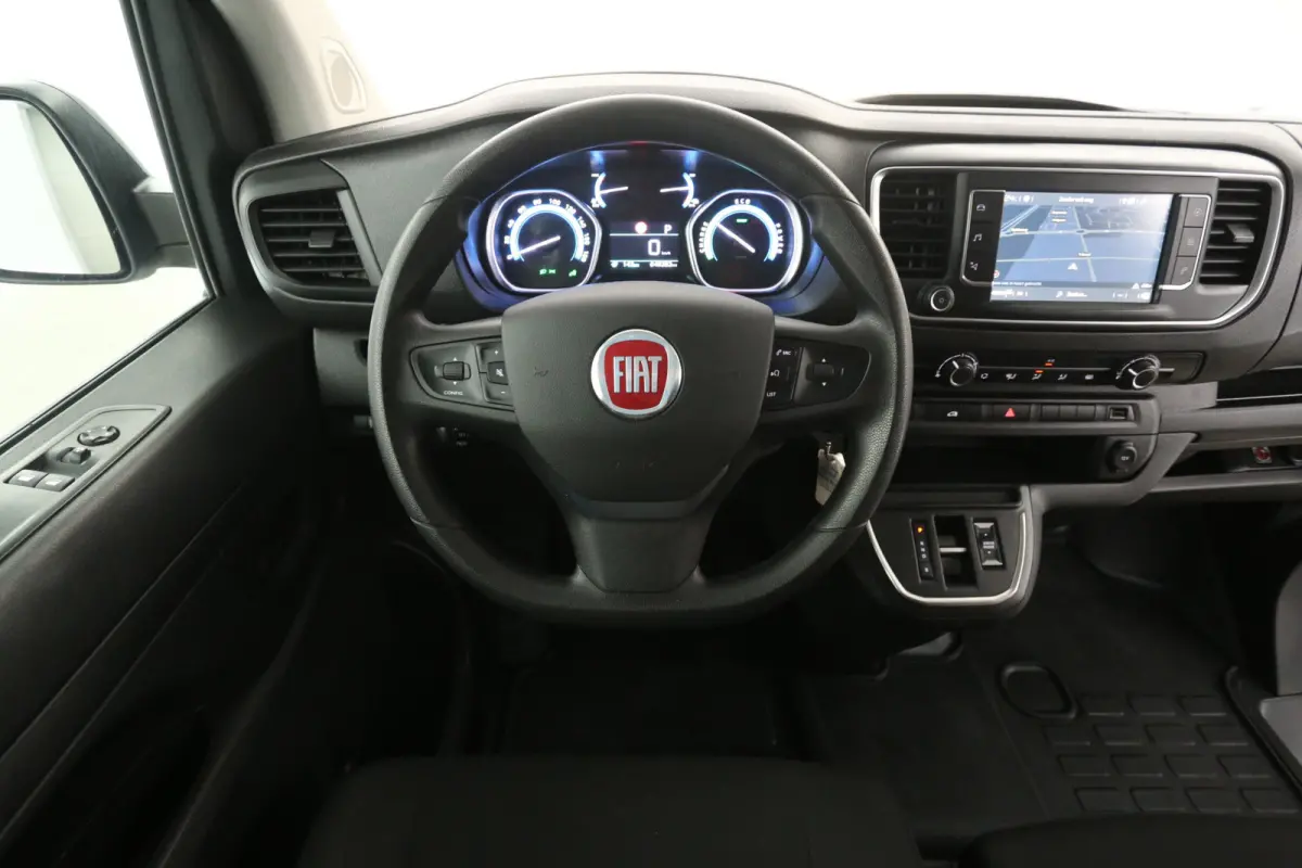 Elektrisch L2H1 75 kWh | Snelladen | SOH 96% | Airco | Camera | Cruise | 3 Zits | Trekhaak | Carplay
