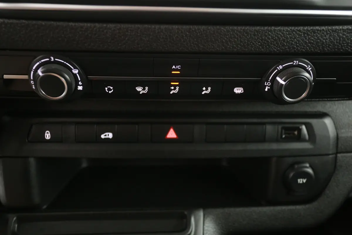 Elektrisch L2H1 75 kWh | Snelladen | SOH 96% | Airco | Camera | Cruise | 3 Zits | Trekhaak | Carplay