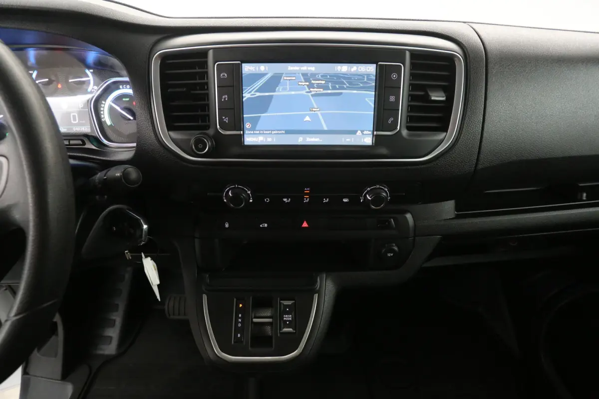 Elektrisch L2H1 75 kWh | Snelladen | SOH 96% | Airco | Camera | Cruise | 3 Zits | Trekhaak | Carplay