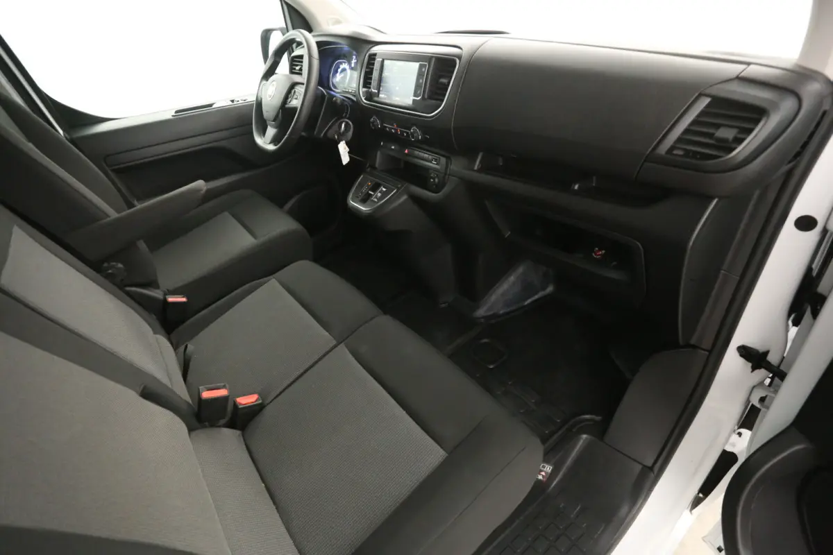 Elektrisch L2H1 75 kWh | Snelladen | SOH 96% | Airco | Camera | Cruise | 3 Zits | Trekhaak | Carplay