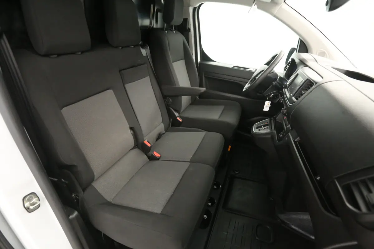 Elektrisch L2H1 75 kWh | Snelladen | SOH 96% | Airco | Camera | Cruise | 3 Zits | Trekhaak | Carplay