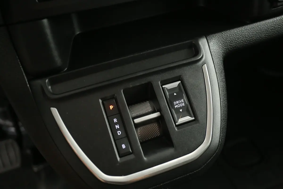 Elektrisch L2H1 75 kWh | Snelladen | SOH 96% | Airco | Camera | Cruise | 3 Zits | Trekhaak | Carplay