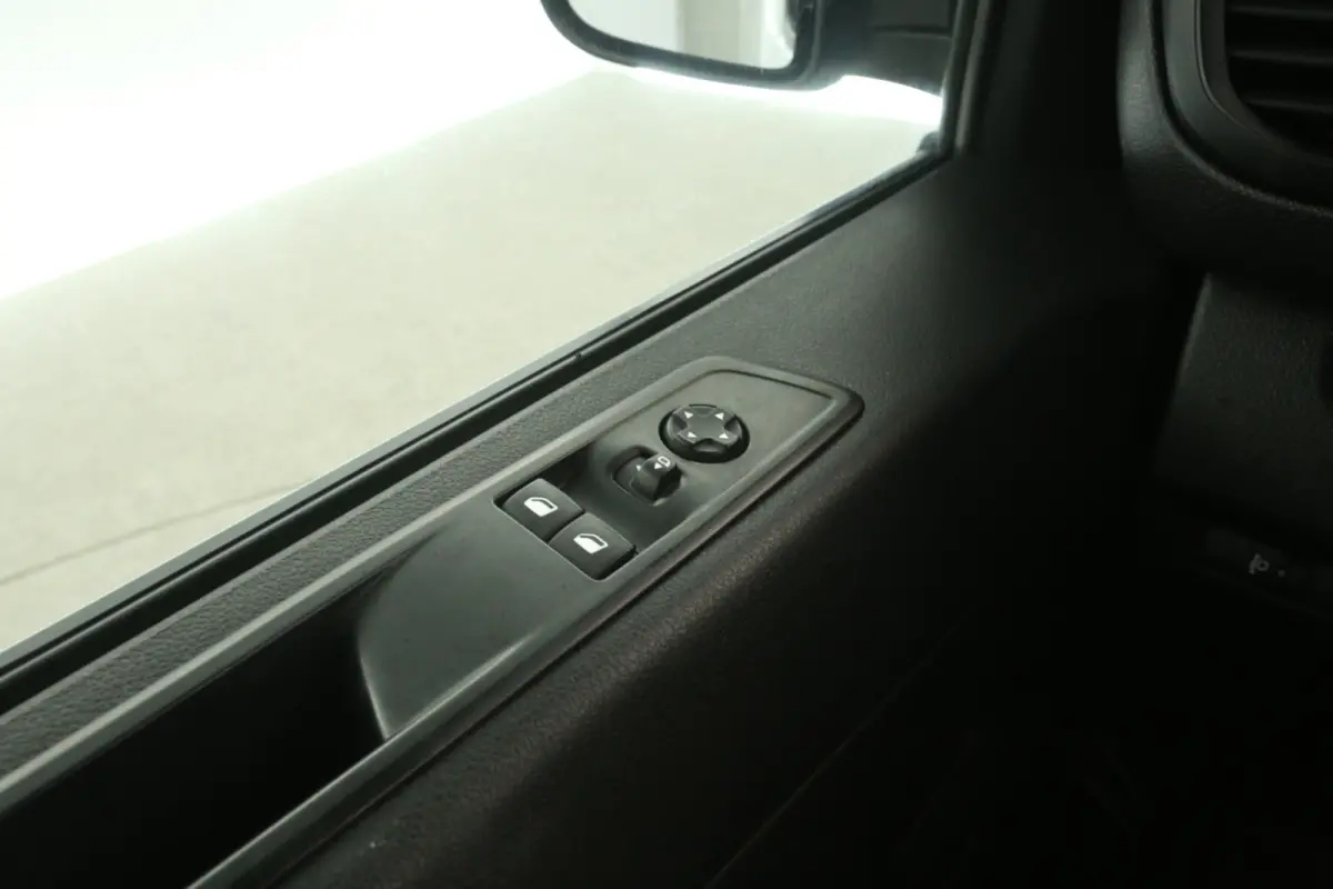 Elektrisch L2H1 75 kWh | Snelladen | SOH 96% | Airco | Camera | Cruise | 3 Zits | Trekhaak | Carplay
