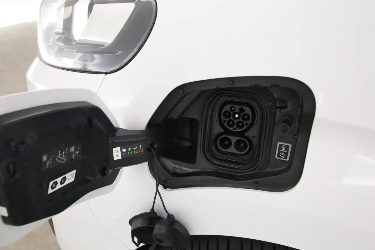 Elektrisch 75 kWh L3H1 | Snelladen | SOH 91% | Clima | Camera | Cruise | 3 Zits | Carplay | Parkeersens.