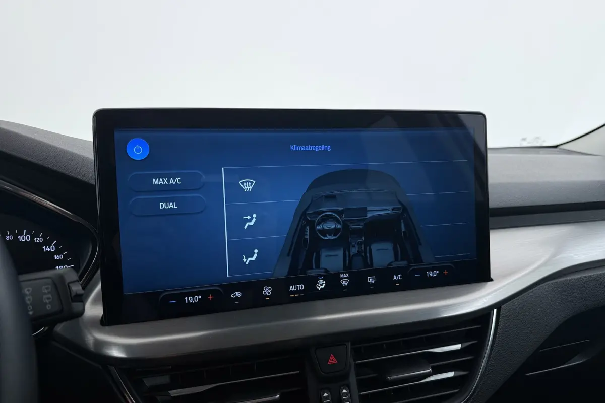 1.0 EcoBoost Hybrid Titanium | Org NL | CarPlay | Cruise Control | Climate Control | PDC | ST-Line Velgen |